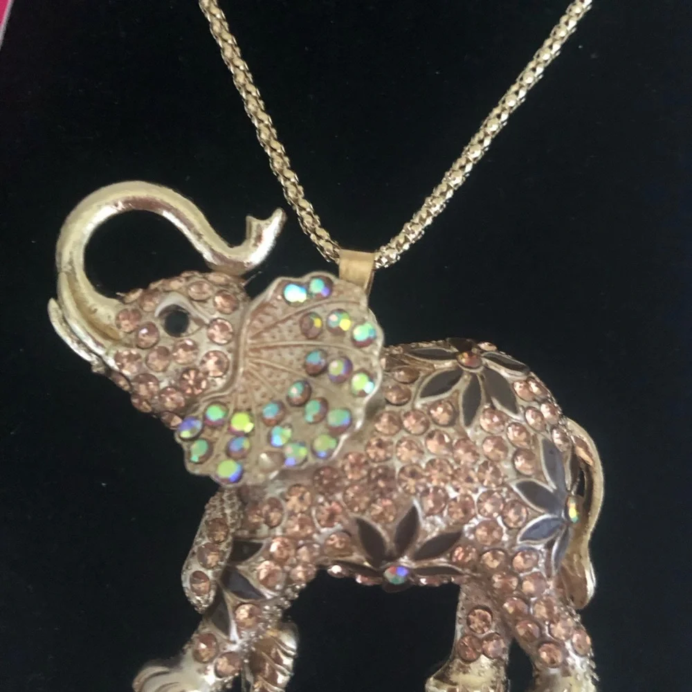 NWT Betsey Johnson Gold Elephant Pendant Necklace with Iridescent Stones - Picture 5 of 6